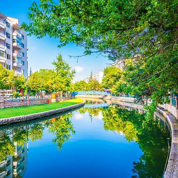 Eskişehir şehrinde doğan ünlüler - Aras Aydın, Burcu Özberk ve daha fazlası