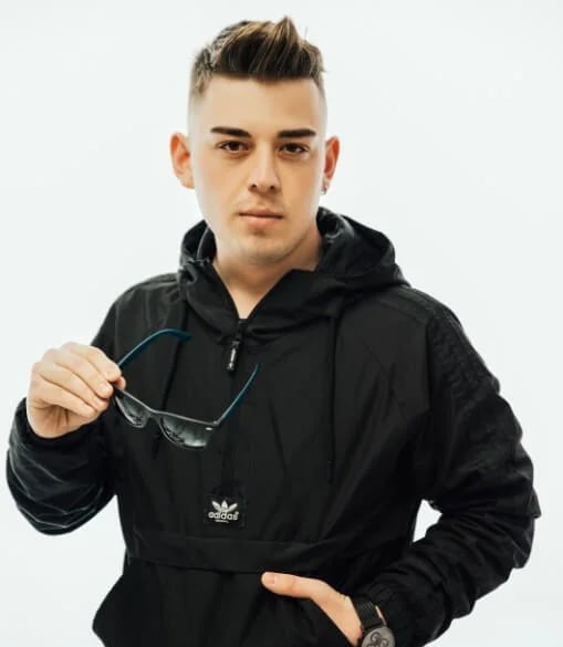 Ali Akkaya - Oyuncu (24 yaşında) - sosyal medya fotoğrafı