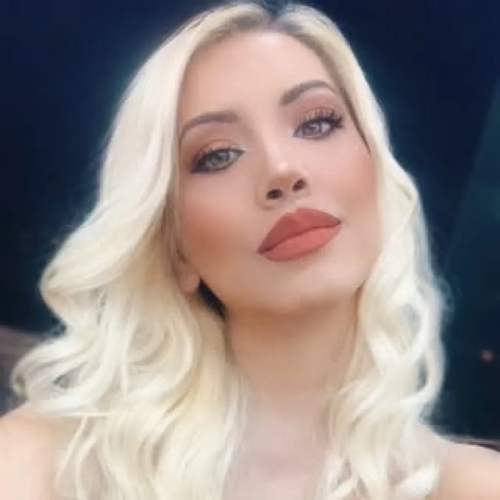 Arzu Çınar - Sosyal Medya Fenomeni (40 yaşında) - Profil fotoğrafı ve resmi görsel