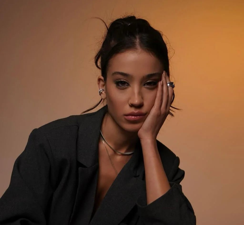 Atiye Deniz - Şarkıcı (38 yaşında) - Profil fotoğrafı ve resmi görsel