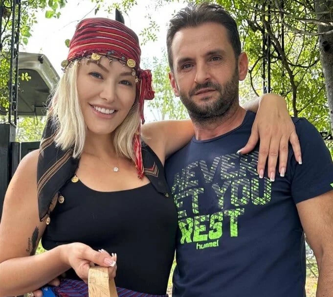 Aylin Coşkun - Şarkıcı (50 yaşında) - fotoğraf