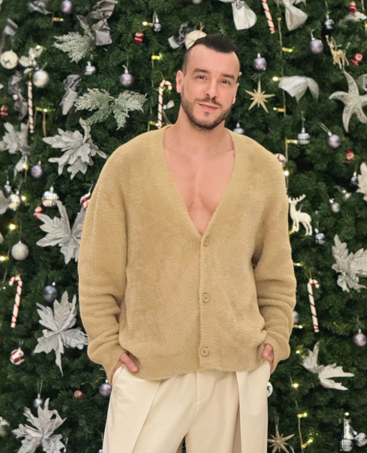 Cem Adrian - Yazar (46 yaşında) - sosyal medya fotoğrafı