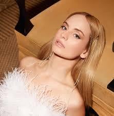 Cemre Solmaz - YouTuber (26 yaşında) - Profil fotoğrafı ve resmi görsel