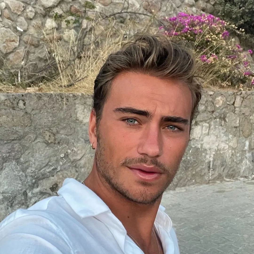 Efe Akerler - Oyuncu (24 yaşında) - Profil fotoğrafı ve resmi görsel