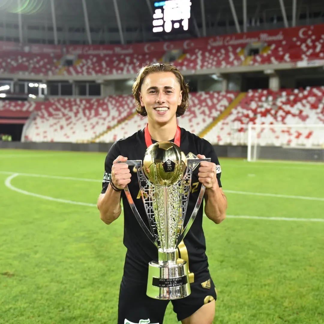 Eyüp Akcan - Futbolcu (24 yaşında) - Profil fotoğrafı ve resmi görsel