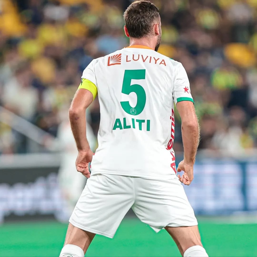 Fidan Aliti - Futbolcu (33 yaşında) - Profil fotoğrafı ve resmi görsel