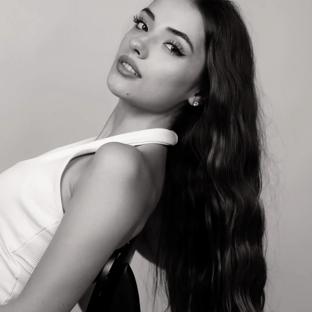 Güz Bozkurt - Oyuncu (22 yaşında) - Profil fotoğrafı ve resmi görsel