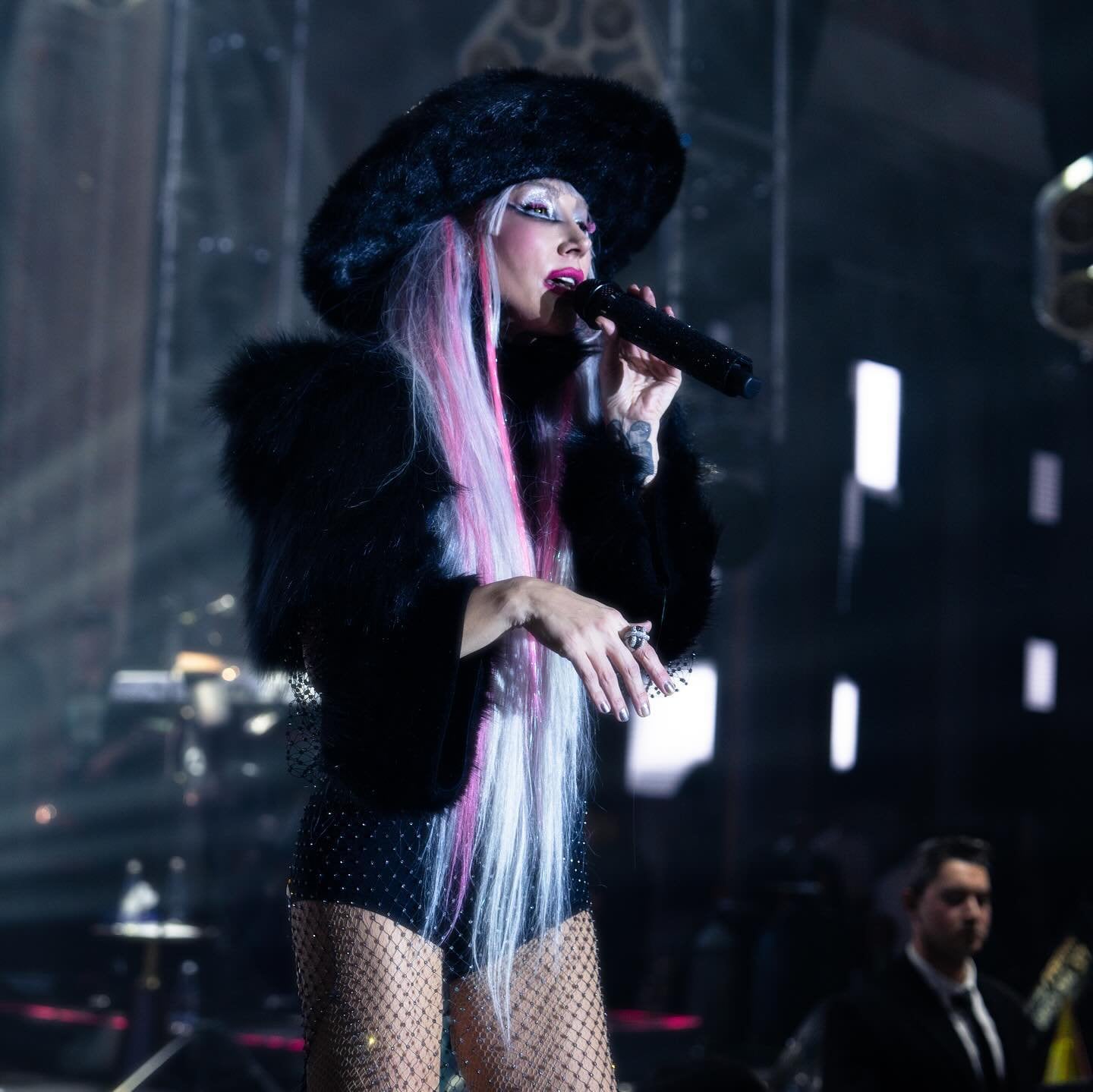 Makbule Hande Özyener - Şarkıcı (53 yaşında) - fotoğraf