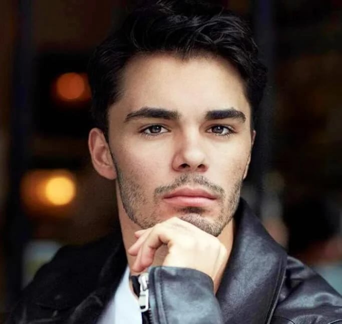 Kanat Heparı - Oyuncu (31 yaşında) - sosyal medya fotoğrafı