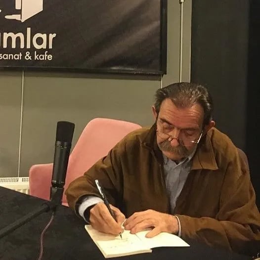 Oruç Aruoba - Yazar (78 yaşında) - Profil fotoğrafı ve resmi görsel