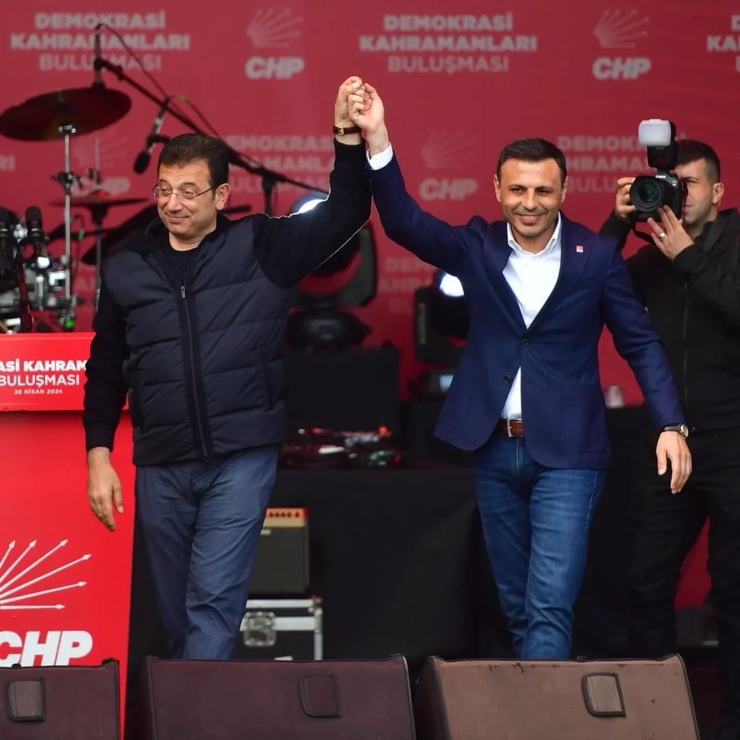 Özgür Çelik - Politikacı (45 yaşında) - Profil fotoğrafı ve resmi görsel