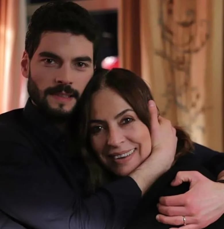 Özlem Akınözü - Oyuncu (62 yaşında) - sosyal medya fotoğrafı