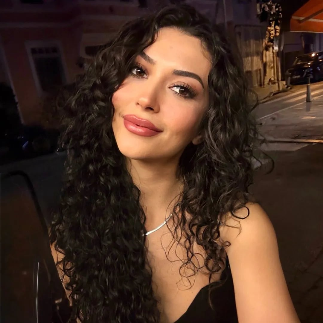 Şule Kan - Oyuncu (27 yaşında) - Profil fotoğrafı ve resmi görsel