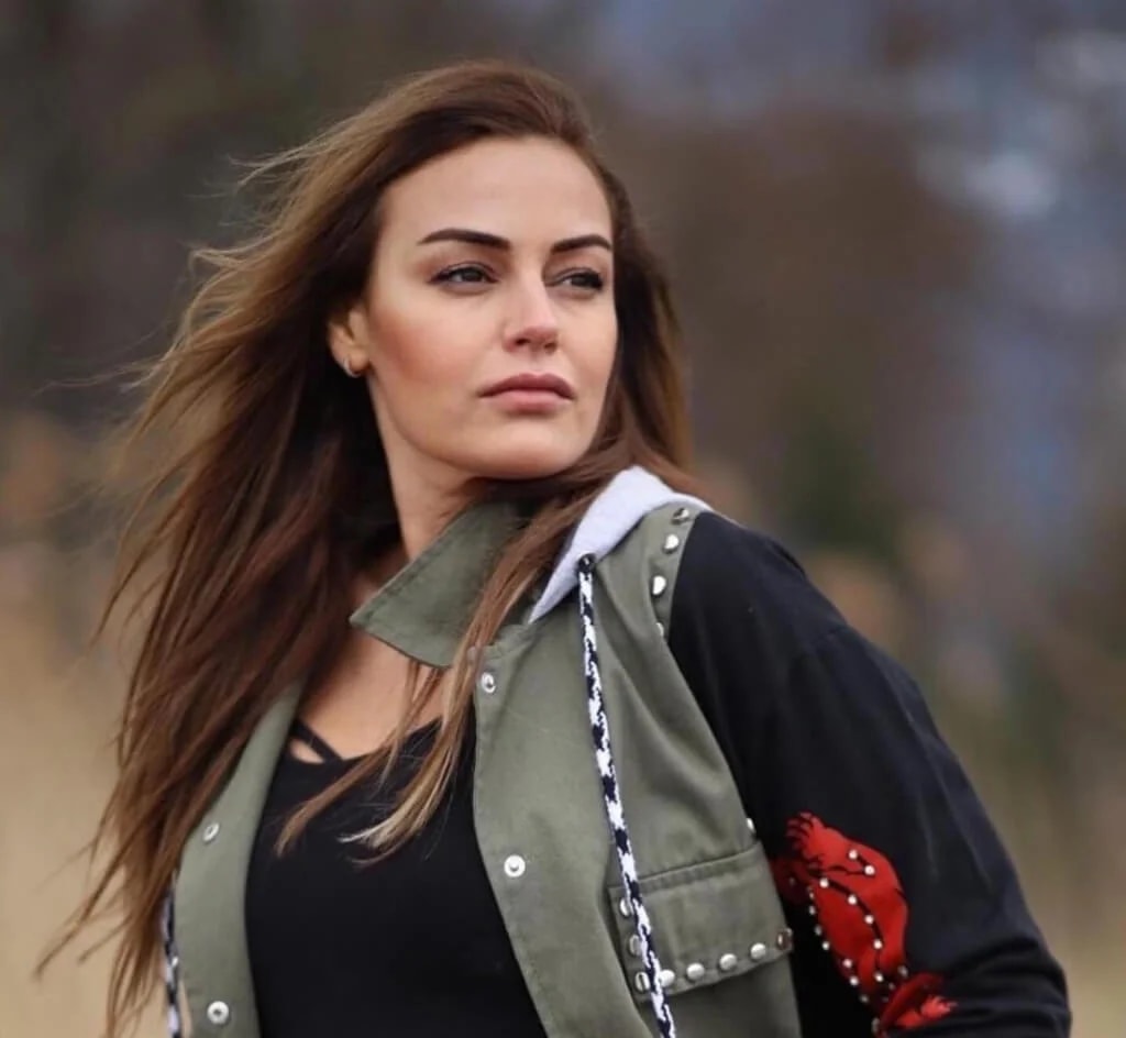 Açelya Elmas - Oyuncu (49 yaşında) - Ana profil fotoğrafı ve resmi görsel