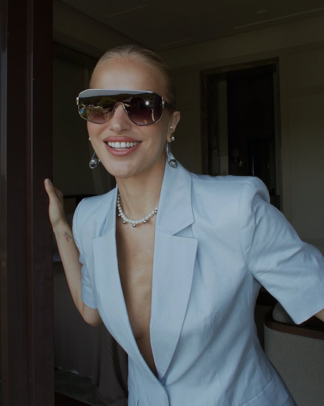 Kamile Burcu Esmersoy - Oyuncu (50 yaşında) - Ana profil fotoğrafı ve resmi görsel