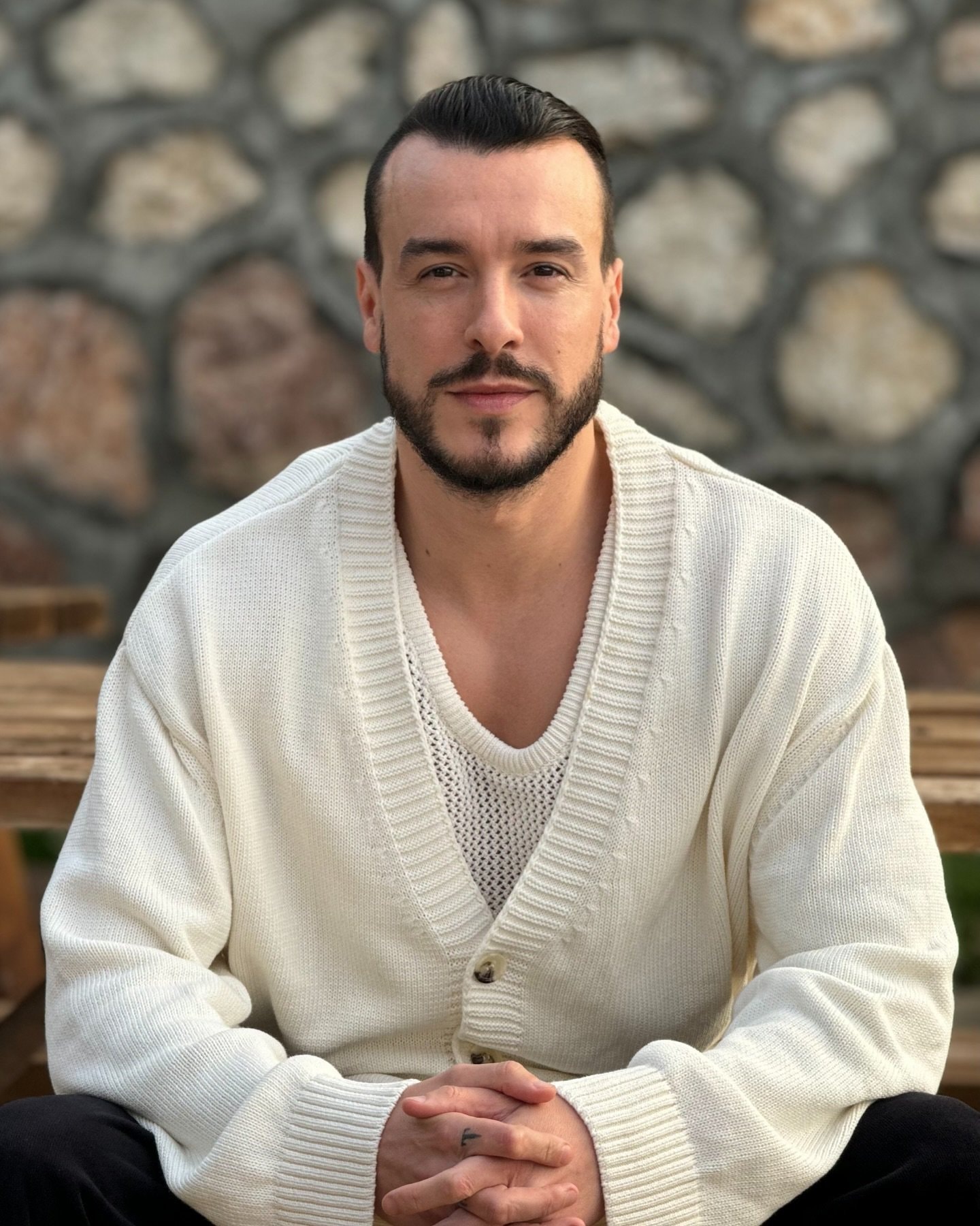 Cem Adrian - Yazar (46 yaşında) - Ana profil fotoğrafı ve resmi görsel