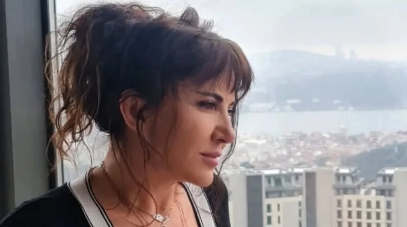 Şule Zeybek - Sunucu (51 yaşında) - Ana profil fotoğrafı ve resmi görsel