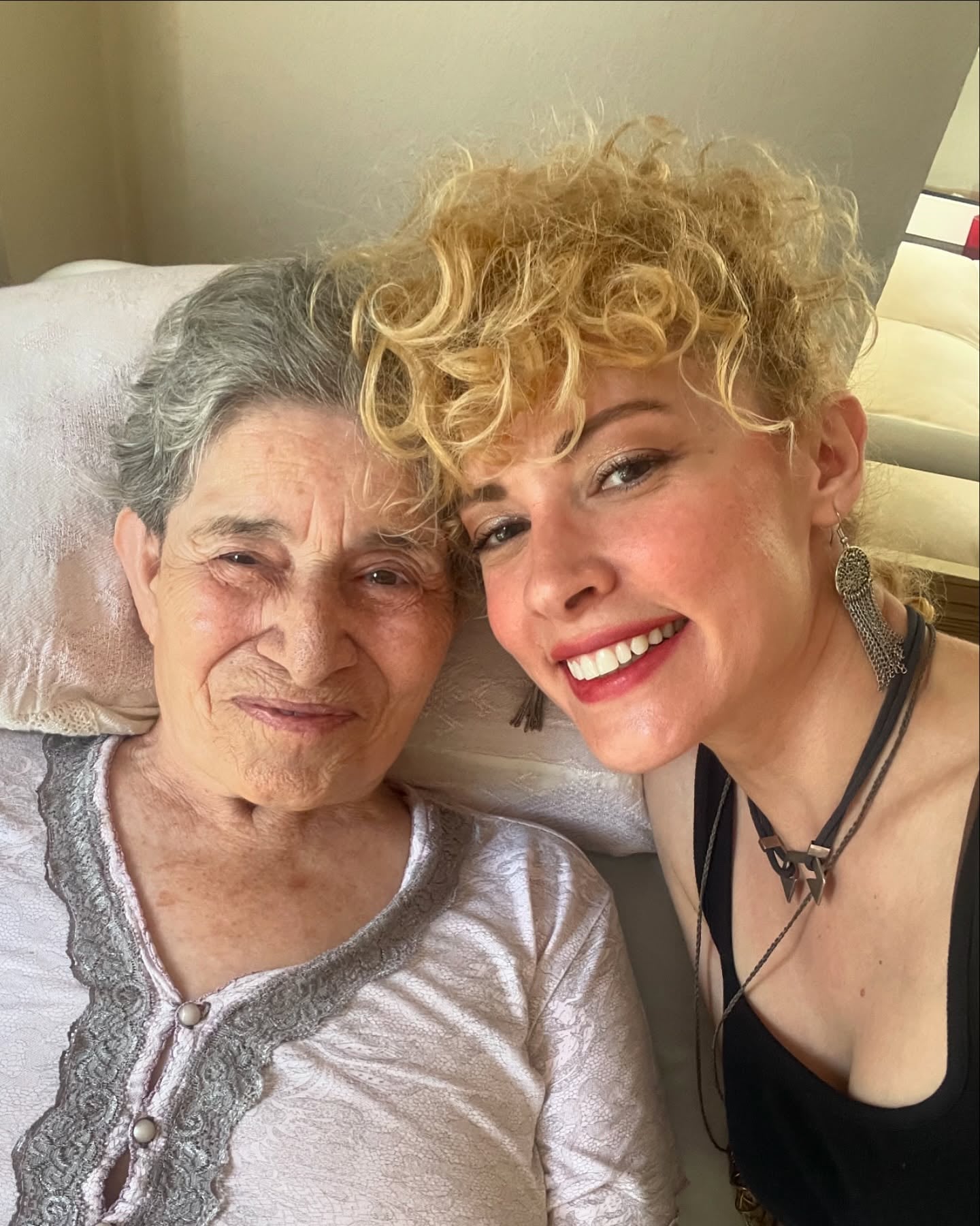 Açelya Topaloğlu - Dizi Oyuncusu (40 yaşında) - fotoğraf