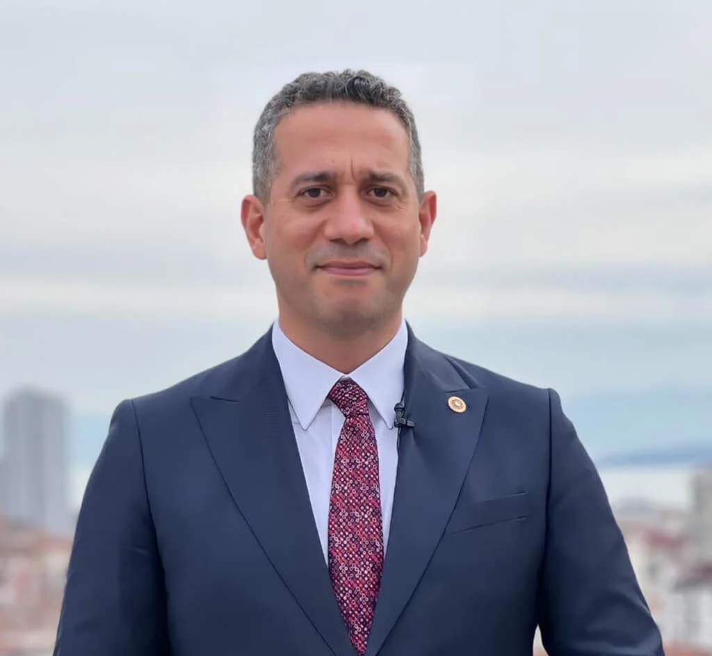 Ali Mahir Başarır - Avukat (51 yaşında) - Ana profil fotoğrafı ve resmi görsel